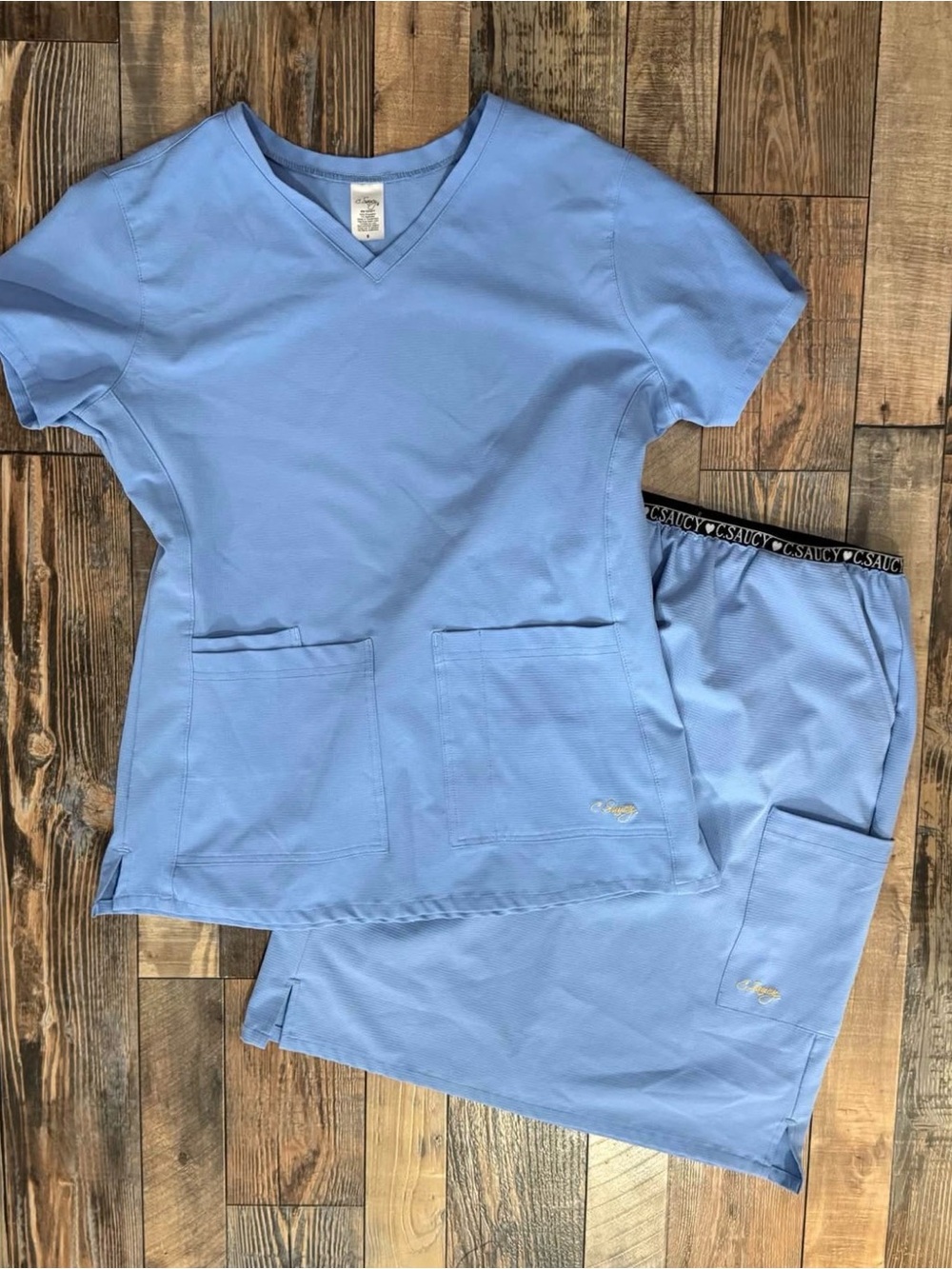 Csaucy scrub set in size small